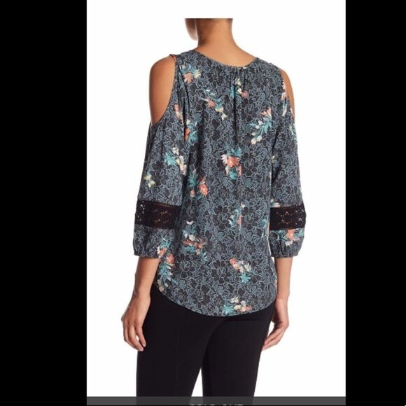 NWT Daniel Rainn cold shoulder blouse. Size small - Picture 2 of 3